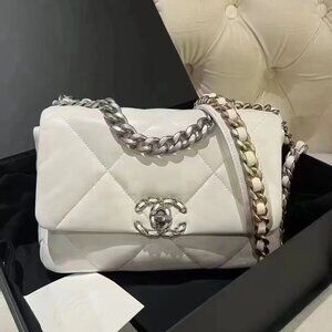 Classic CHANEL Bag: A Stylish and Versatile Choice for Elegance